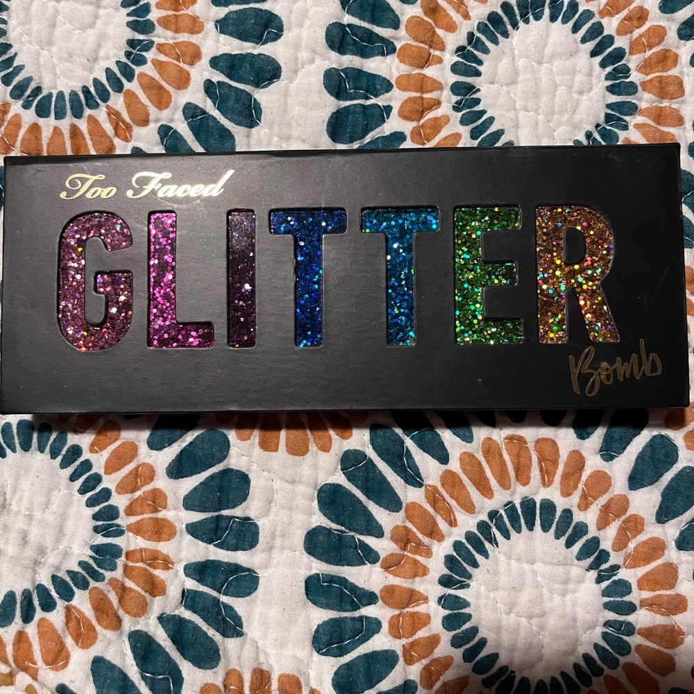 Too Faced Glitter Bomb
